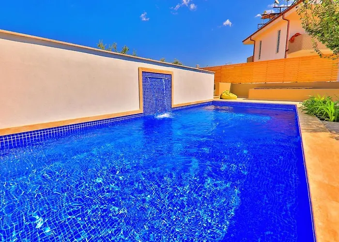 Villa Comfortable With Pool *