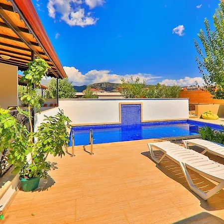 Comfortable With Pool Каш