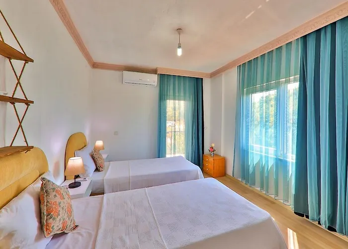 Comfortable With Pool 卡斯